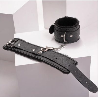 Còng Tay SM Bằng Da Có Lót Lông Mềm BDSM